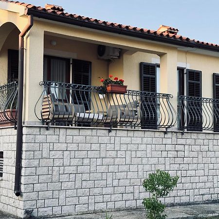 Apartman Ostrea *** Bale Exterior photo